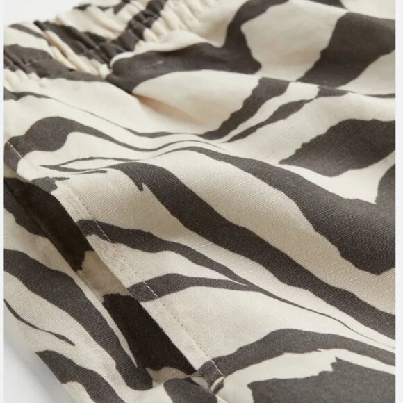 H&M Linen Blend Animal Stripe Shorts - Picture 4 of 9